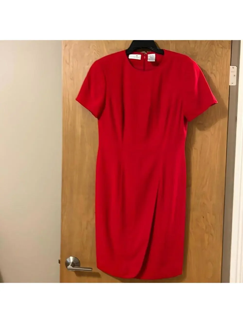 Liz Claiborne Red Crepe Sheath Dress Short Sleeve Tulip Hem Women's Size 10